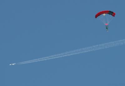 para_contrail.jpg