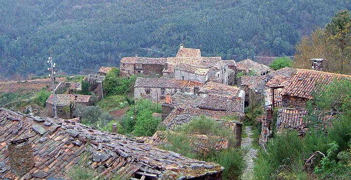 Serra da Lous - abandoned village