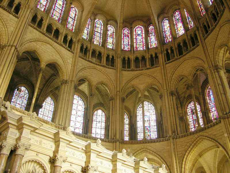 18 Saint-Rmi - Upper storeys of Choir 87000428.jpg
