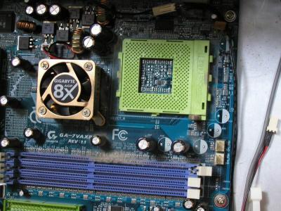 GigaByte GA 7VAXP KT400