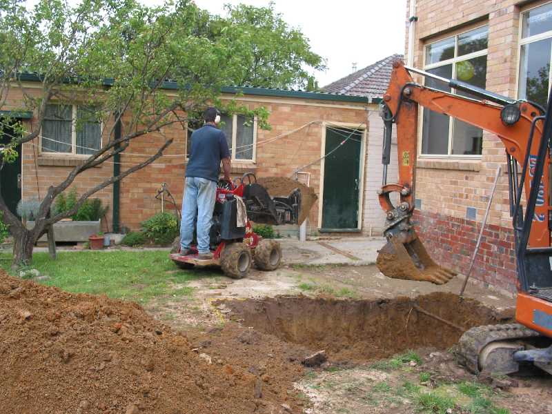 change machine to fill skip with clay