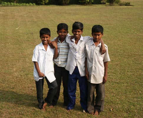 Bangladeshi kids, ever so friendly, at Lalbagh Fort, Dhaka