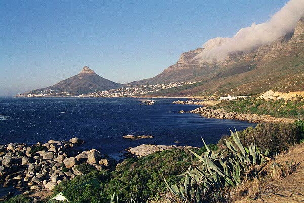 Clouds rolling off the Twelve Apostles looking north towards Lion's Head (669m)