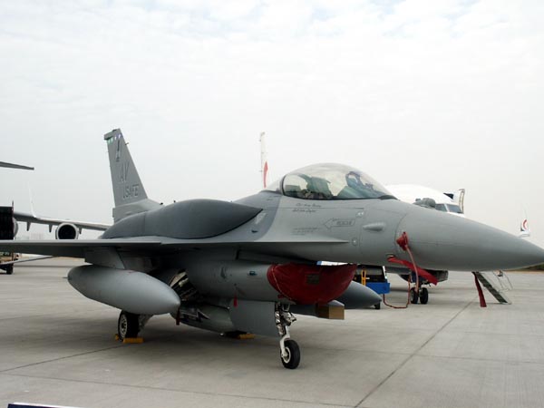 F-16 with conformal fuel tanks on the fuselage
