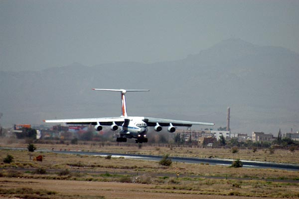 Yemeni IL-76TD arriving at Sanaa (SAH)