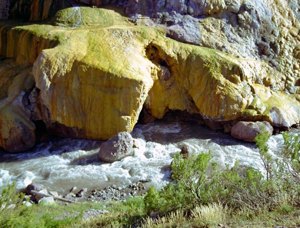 Yellow mineral bearing rock at Puenta del Inca