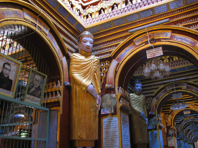 Inside Thanboddhay Paya.
