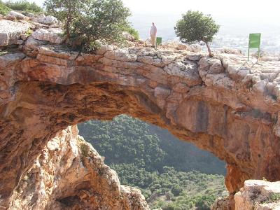 Hiking over Qeshet Cave