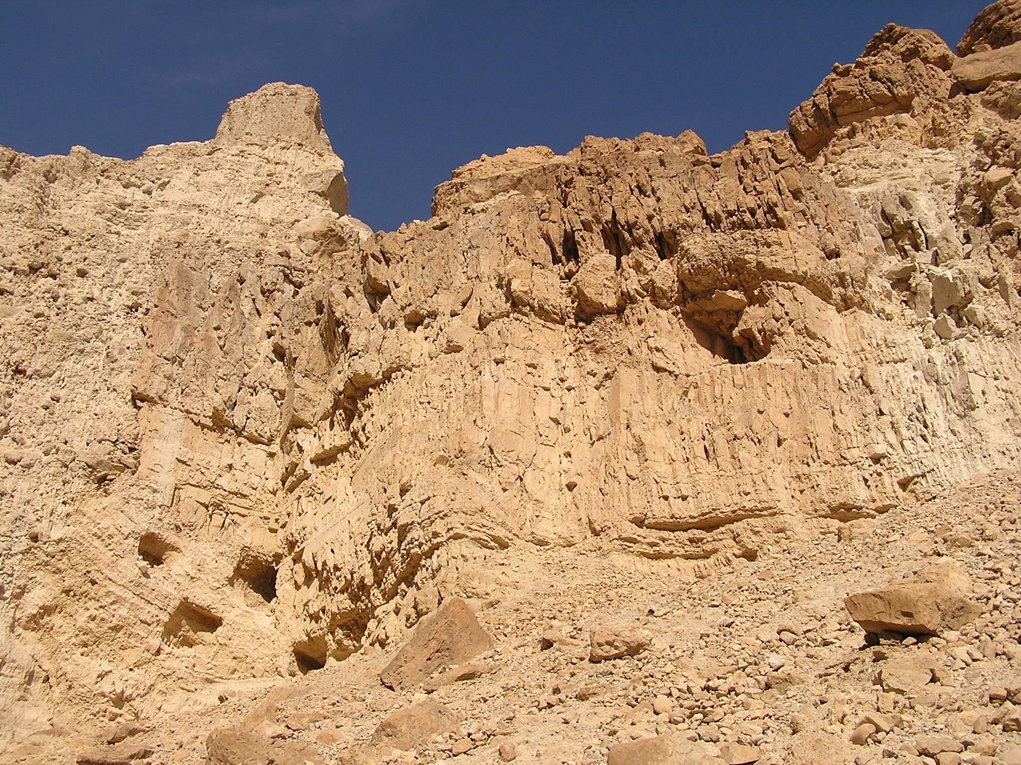 Walls towering over Wadi David