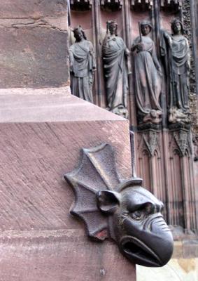 u37/cwright/medium/23899507.Gargoyles.jpg