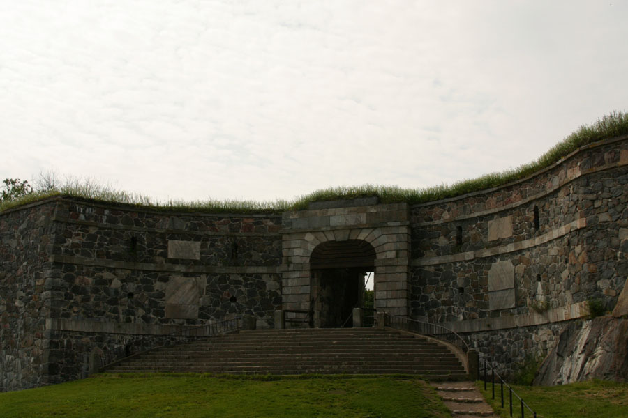 Helsinki - Suomenlinna Kings gate