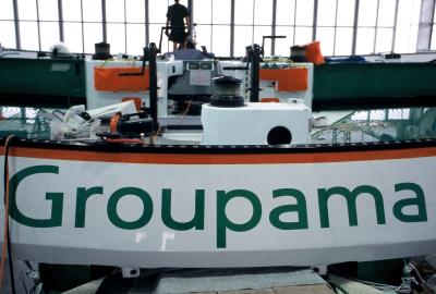 Le trimaran Groupama 2 en cours de finition  Lorient