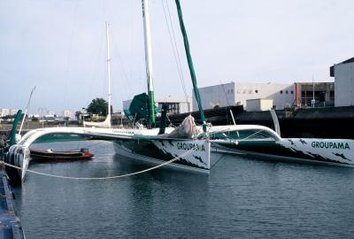 Le premier trimaran Groupama  quai  Lorient