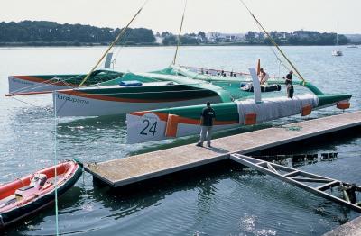 Mise  l'eau du trimaran Groupama 2