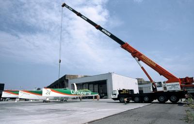 Mise  l'eau du trimaran Groupama 2