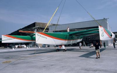 Mise  leau du trimaran Groupama 2