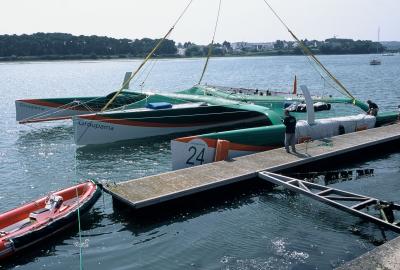 Mise  l'eau du trimaran Groupama 2