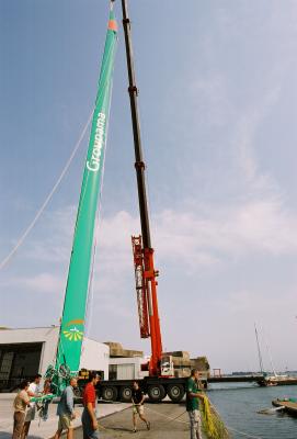 Mise  l'eau du trimaran Groupama 2