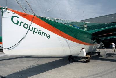 Mise  l'eau du trimaran Groupama 2