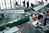 Le trimaran Groupama 2 en cours de finition  Lorient