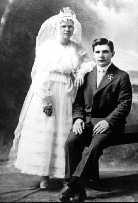 Johndrow, Leo & Elsie's Wedding 1916.jpg