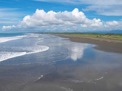 Beach north of Quepos
So low I felt like I could scoop up some sand

