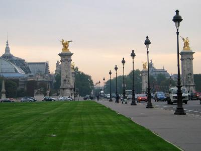PARIS - MORNING STREET SCENE
