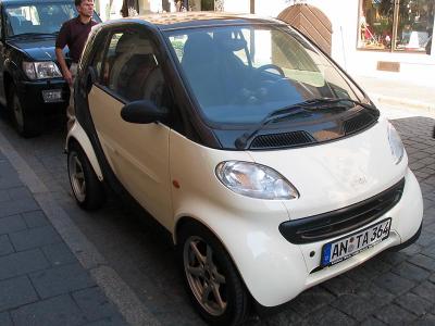 SMART - CUTE LITTLE CAR