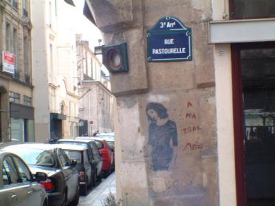 Artistic spurs in Le Marais, image of a young soul (before city employees wiped it off) - Feb 2005