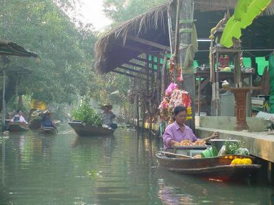 Floating Market at Damnoen Sandoek