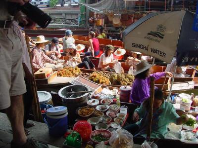 Floating Market at Damnoen Sandoek
