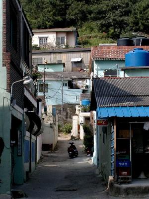 u37/jchriste/medium/39445597.Busansmallroad01as.jpg