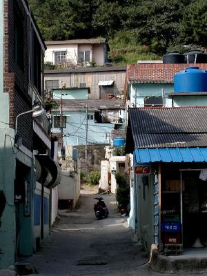 Busan small road  01as.jpg