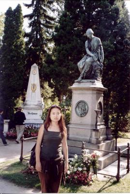 u37/jessie_wang/medium/34828089.TombsofBethovenandMozart.jpg