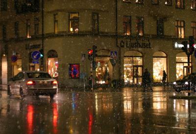 Snow and rain falling on Fridhemsplan