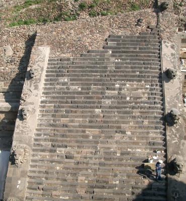 Feathered_serpent_tample_02.jpg