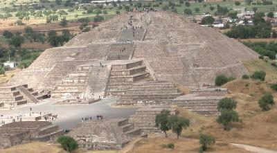 u37/matancom/medium/24023459.Teotihuacan_moon_Pyramid_serounding.jpg