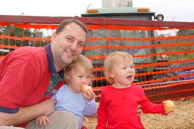 Daddy, Reagan and Rory on the hay ride