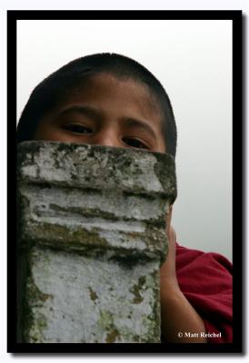 Peeking, Dali Gompa, Darjeeling