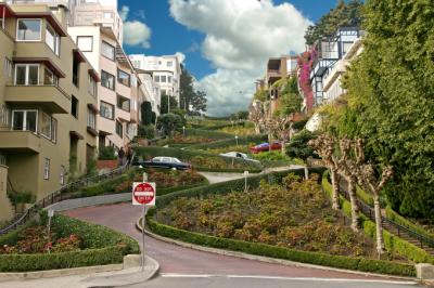 u37/ninadartworks/medium/23802785.lombardstreet3frombelow.jpg