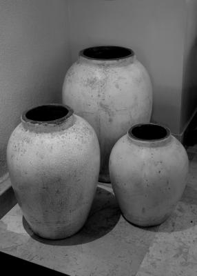 3 urns