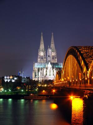 Klner Dom and Hohenzoller Brcke.jpg