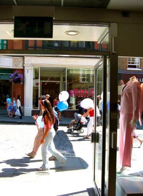 Hot day shopping in Guildford 1, July 2003