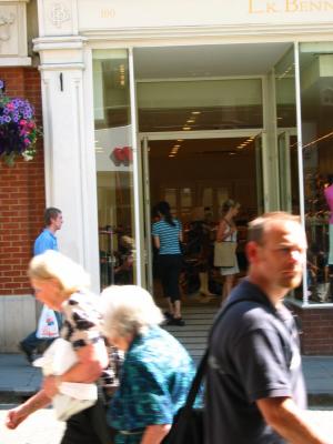 Hot day shopping in Guildford 4, July 2003