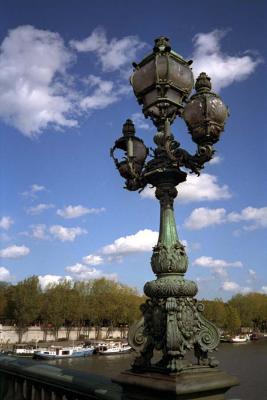place de la concorde lamp.jpg
