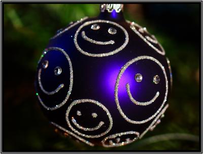 u37/seebee/medium/24316938.PC219132Bauble.jpg
