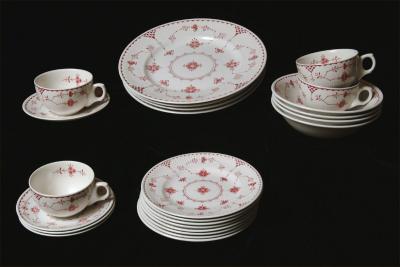 3. Denmark Furnivals china (English ware)