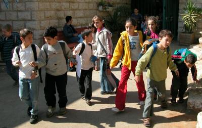 Quitting time at Pola Ben Gurion elementary school DSCN1481crop.jpg