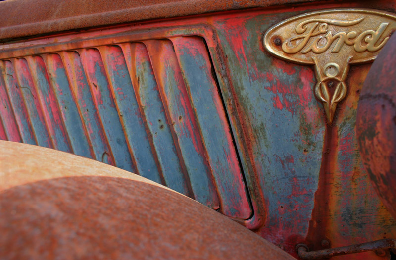 <B>Rusted Metal</B><BR><FONT size=2>by Phil Johnson</FONT>