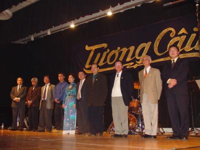 2003-2004 AWARD NIGHT -  TORONTO VIETNAMESE COMMUNITY 'S SCHOLARSHIP FUND